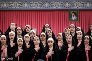 دیدار دانش آموزان دختر با رهبری